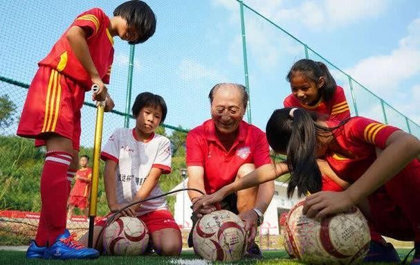 新华社:为何这个山区县学生家长给足球教育“打call”? 新华社:为何这个山区县学生家长给足球教育“打call”?